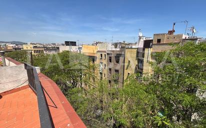 Vista exterior de Pis en venda en  Barcelona Capital amb Terrassa i Balcó