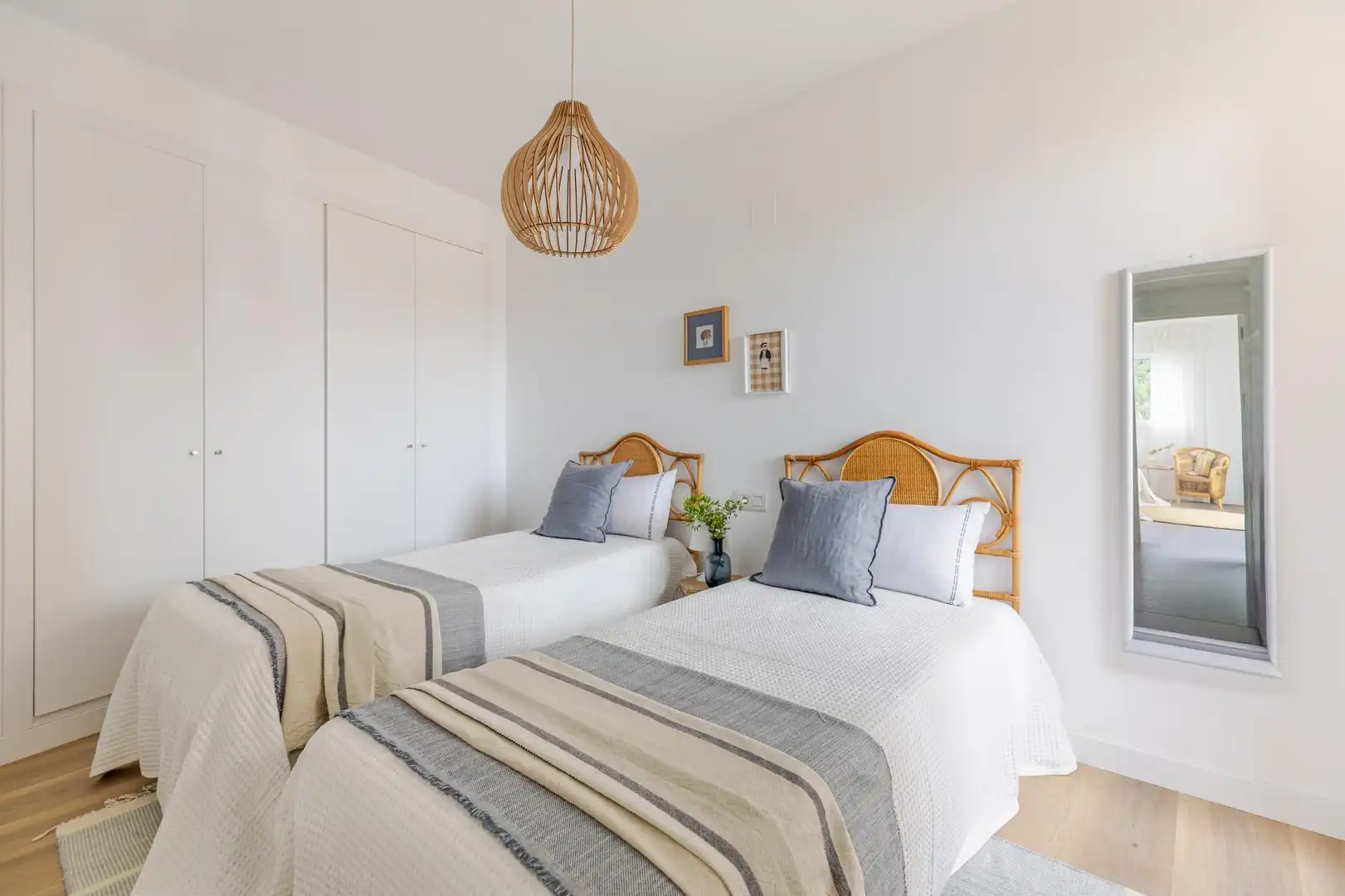 Schlafzimmer von Einfamilien-Reihenhaus zum Verkauf in Gilet mit Terrasse, Abstellraum und Balkon