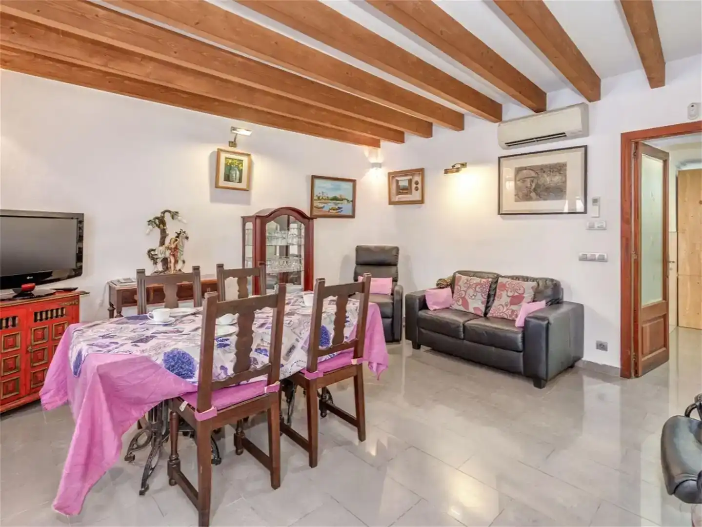 Esszimmer von Einfamilien-Reihenhaus zum Verkauf in Pollença mit Klimaanlage