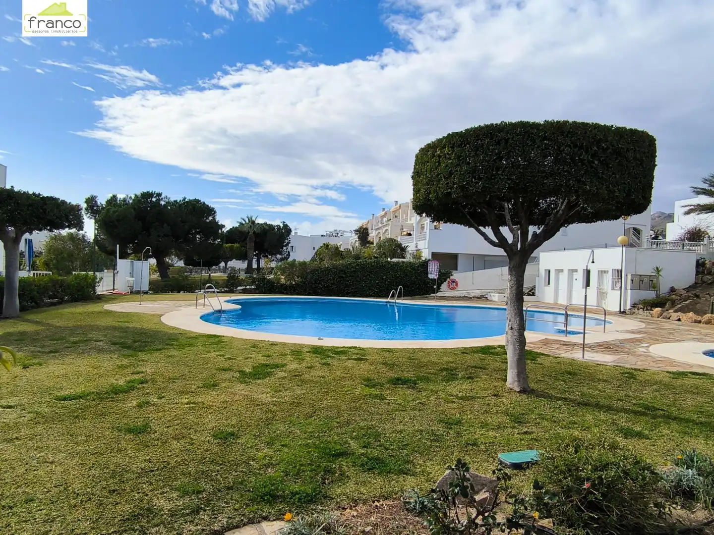 Schwimmbecken von Einfamilien-Reihenhaus zur Miete in Mojácar mit Privatgarten, Terrasse und Abstellraum