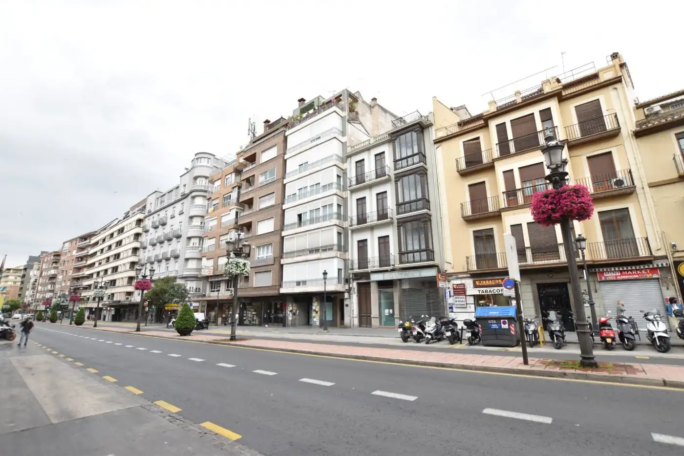 Außenansicht von Gebäude zum Verkauf in Granada