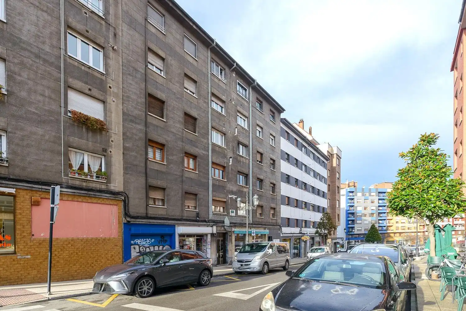Vista exterior de Pis en venda en Oviedo  amb Moblat