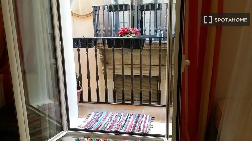Appartamento con terrazza in affitto a Ciutat Vella, imagen 12
