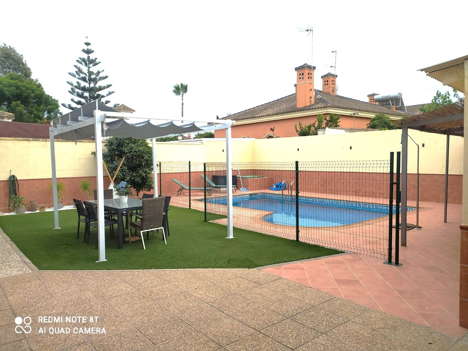 Piscina de Casa o xalet de lloguer en El Puerto de Santa María amb Aire condicionat, Jardí privat i Traster