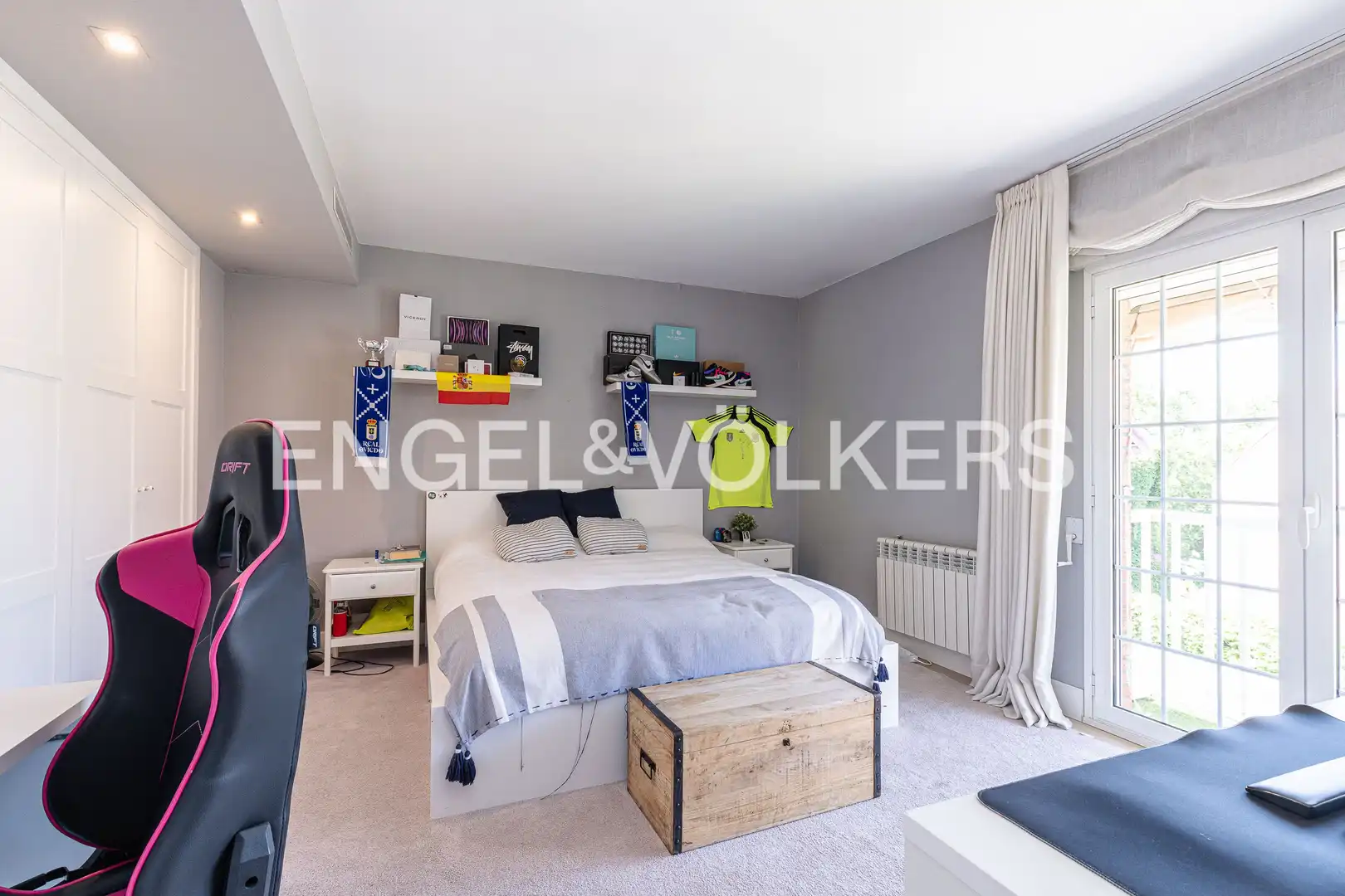 Habitación de Casa adosada en venta en Madrid con Aire acondicionado, Calefacción y Jardín privado