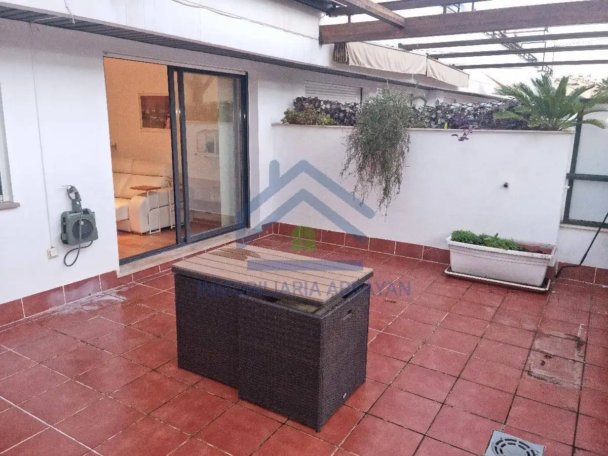 Terrassa de Àtic de lloguer en Albolote amb Aire condicionat, Calefacció i Jardí privat