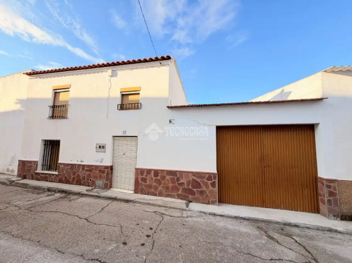 Außenansicht von Einfamilien-Reihenhaus zum Verkauf in Tembleque
