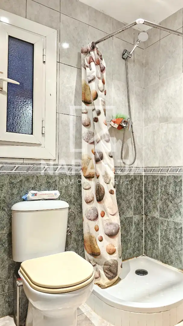 Bathroom of Flat for sale in Barcelona