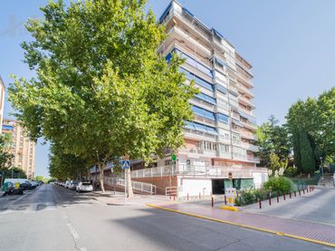 Pis amb balcó en venda a Calle Magallanes