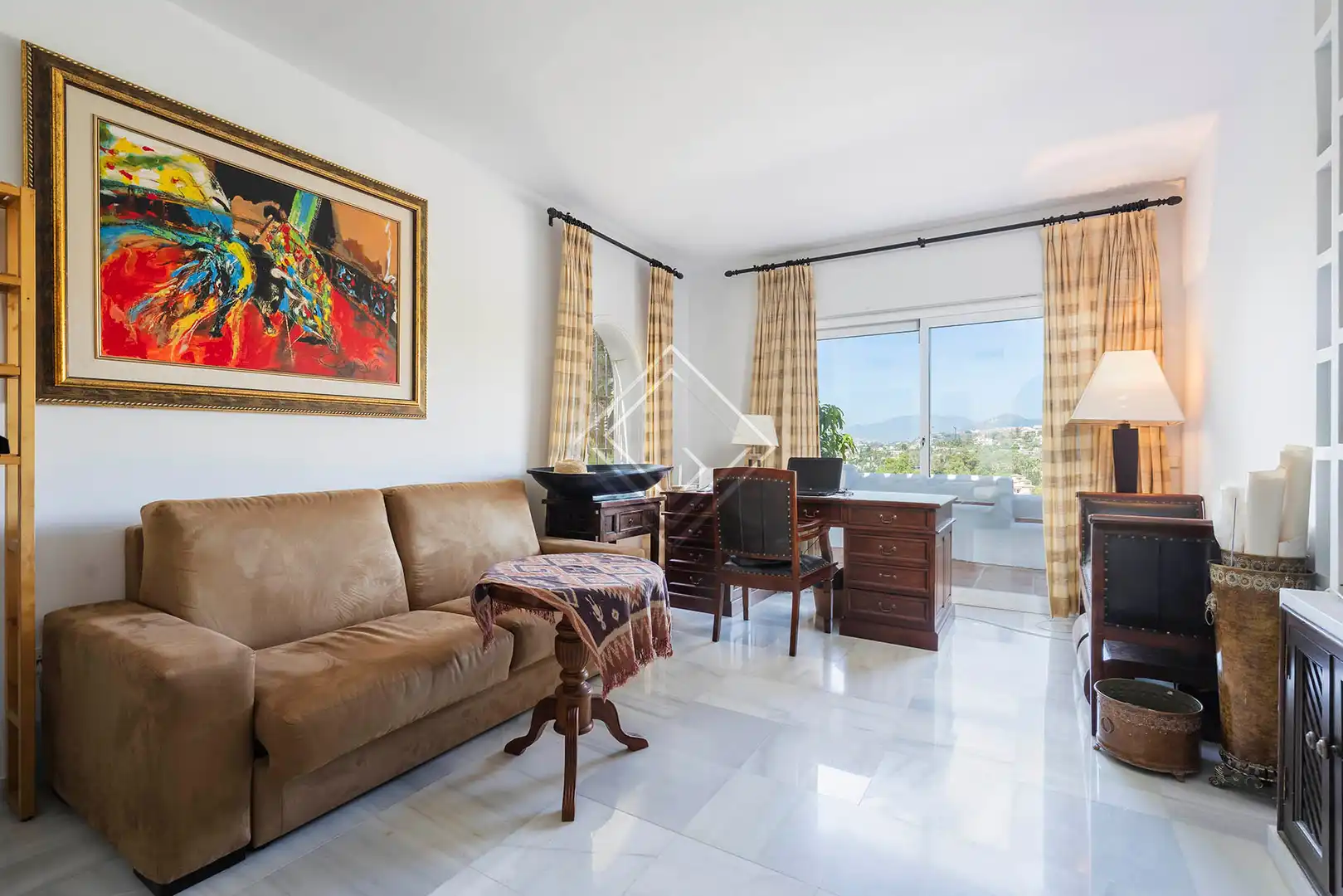 Sala d'estar de Casa o xalet en venda en Marbella amb Aire condicionat, Calefacció i Jardí privat