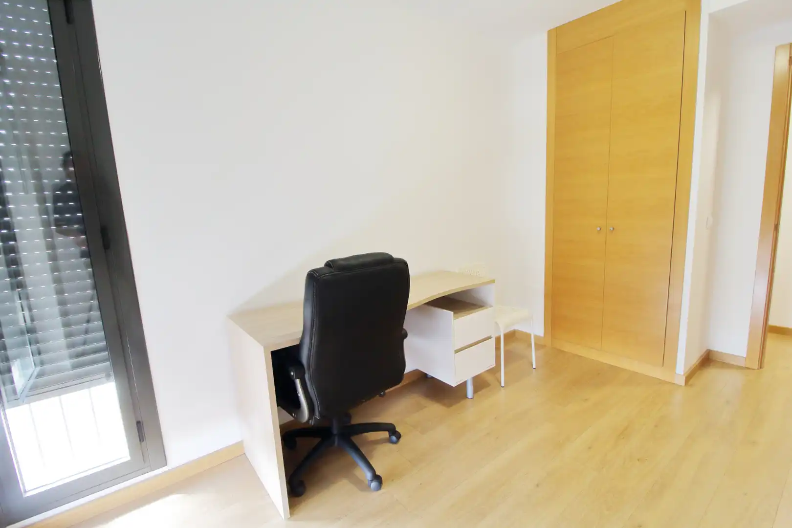 Bedroom of Flat for sale in Valencia  with Air Conditioner, Parquet flooring and Balcony
