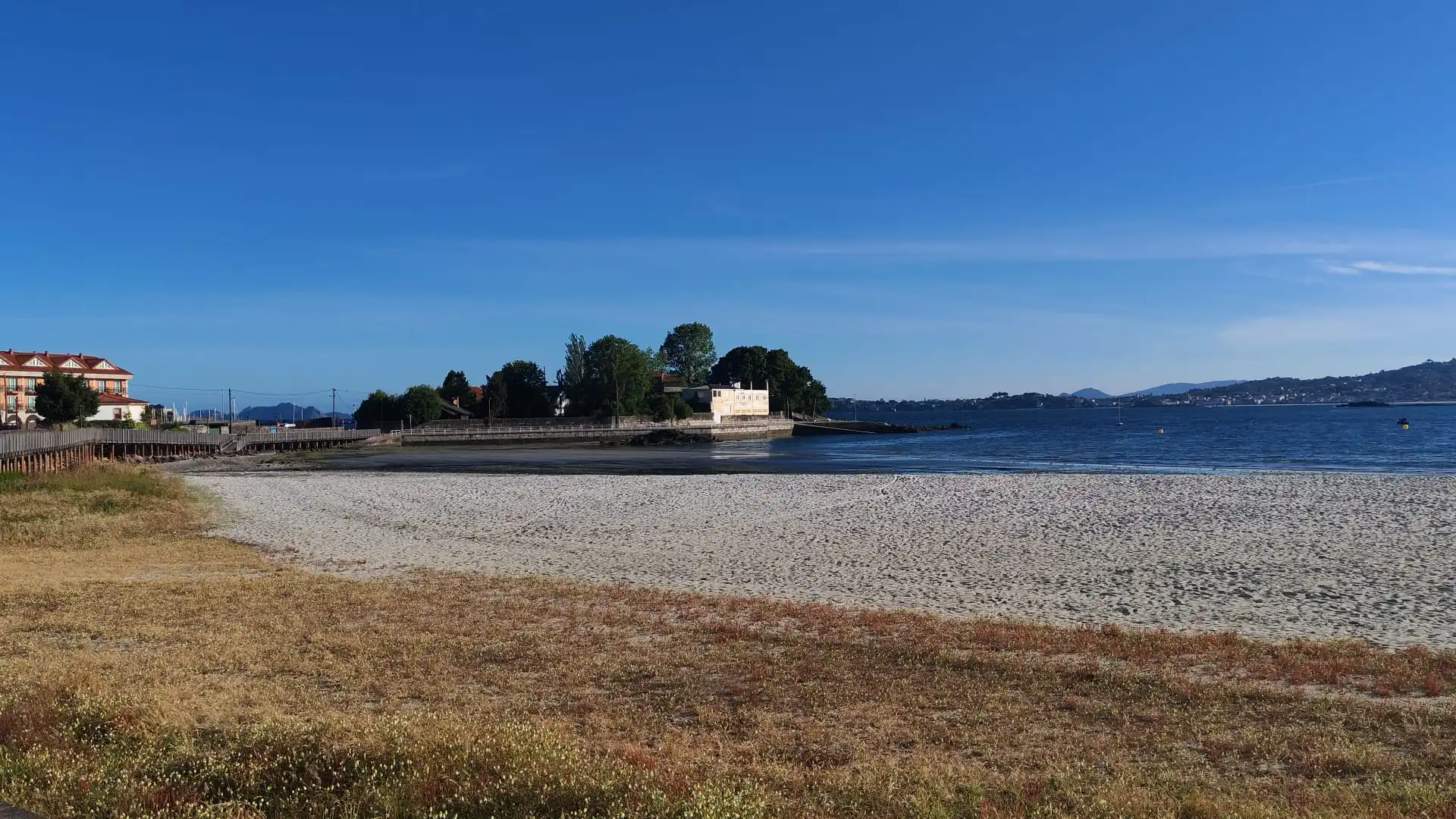 Vista exterior de Pis en venda en Baiona amb Calefacció, Traster i Piscina