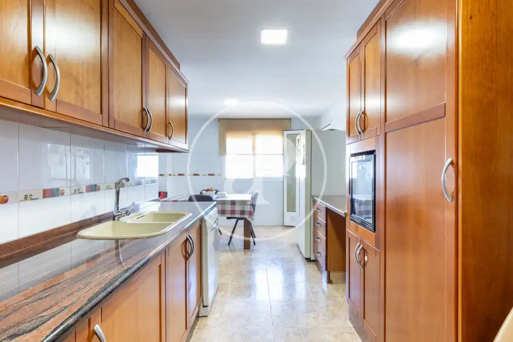 Piso en venta en Avinguda Cardenal Vicent Enrique I Tarancó, Piscinas