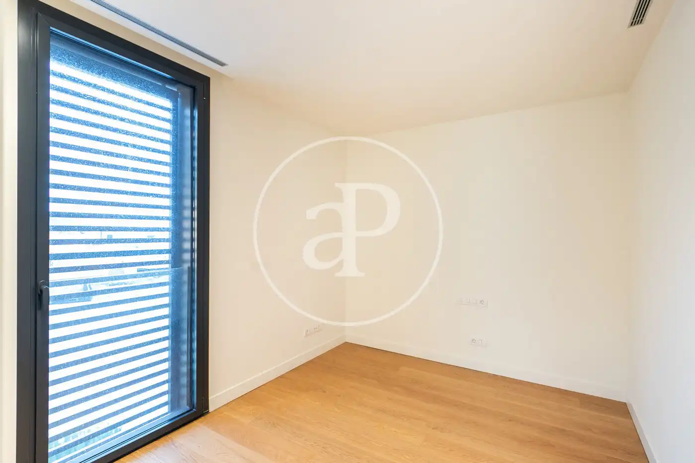 Bedroom of Flat for rent in Barcelona  with Air Conditioner, Heating and Private garden