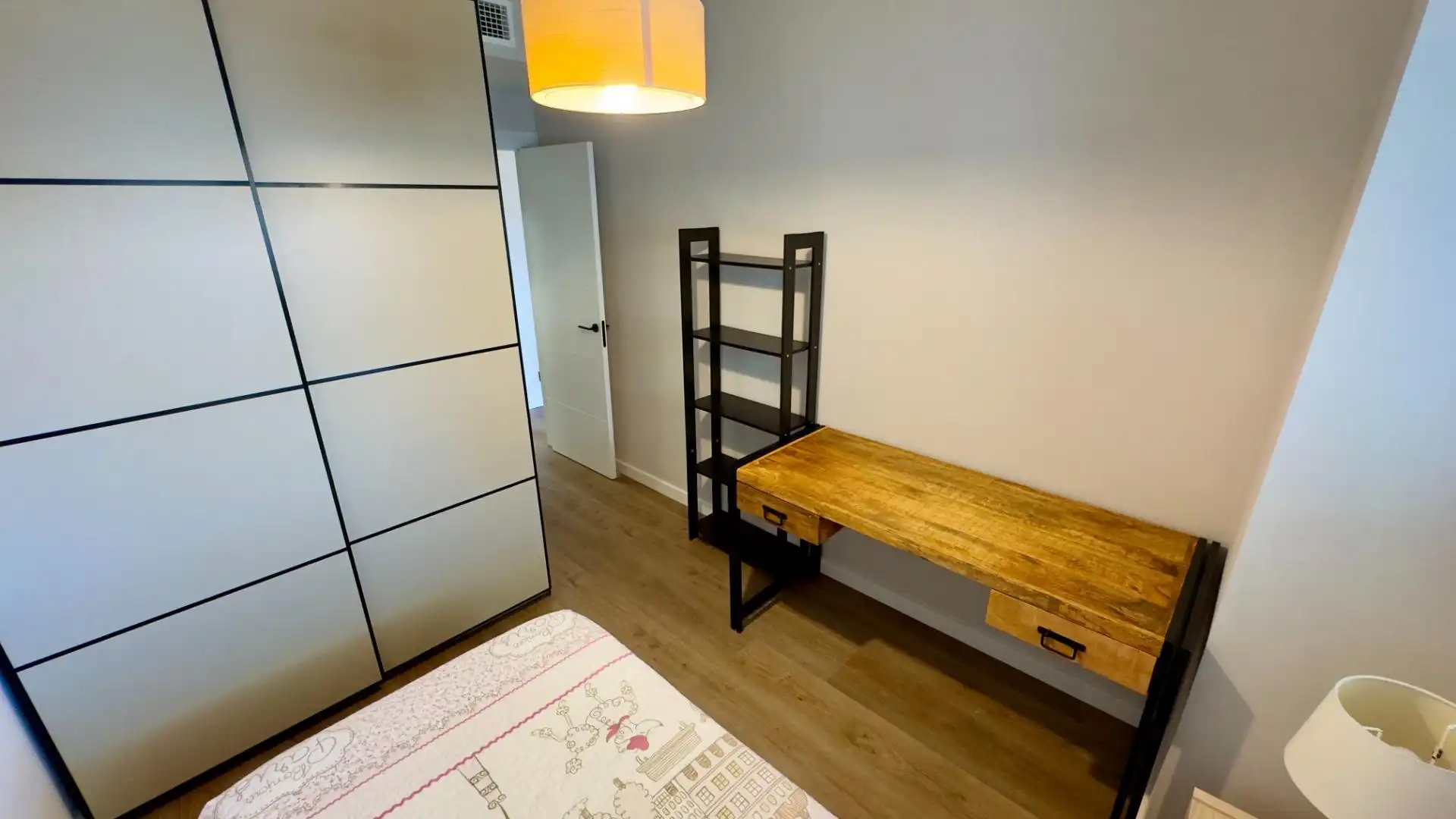 Bedroom of Flat for rent in Granada  with Air Conditioner, Heating and Terrace