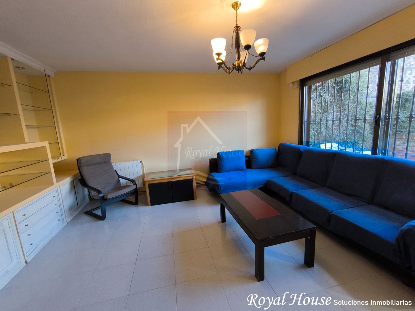 Sala d'estar de Casa adosada en venda en Galapagar amb Calefacció, Jardí privat i Terrassa