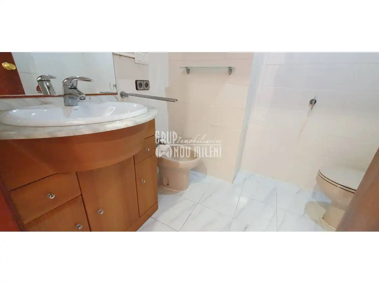 Bathroom of Duplexes for sale in Catarroja  with Air Conditioner, Storage room and Furnished