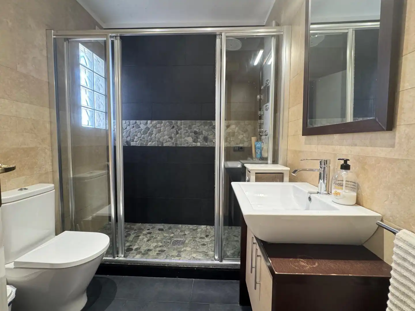 Baño de Ático en venta en Igualada con Calefacción, Parquet y Terraza