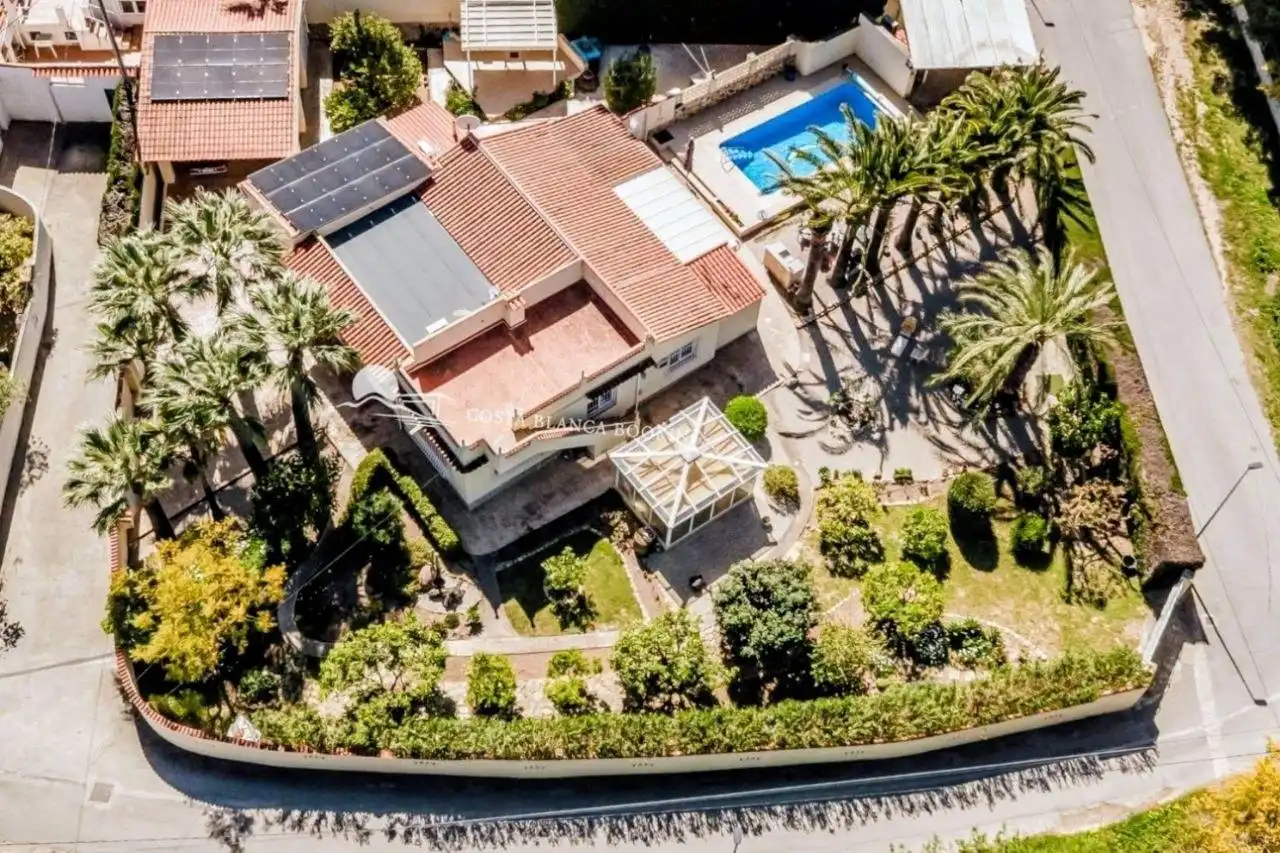 Casa amb piscina en venda a Calle Calle Thor
