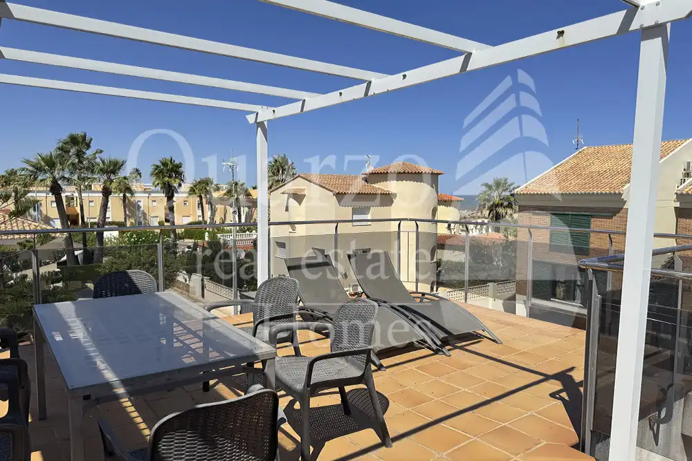 Terrasse von Maisonette zum Verkauf in Oliva mit Klimaanlage, Terrasse und Möbliert