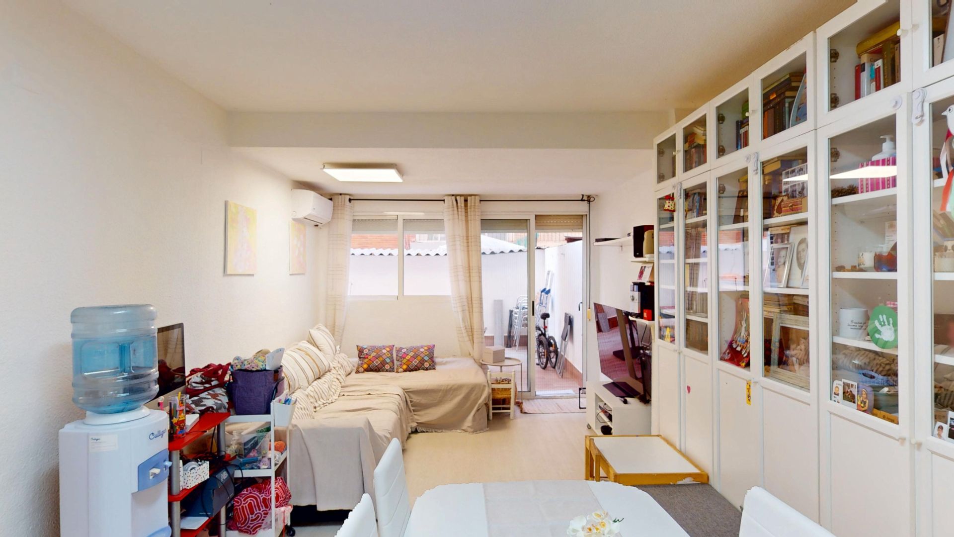 Living room of Flat for sale in  Valencia Capital  with Air Conditioner, Terrace and Furnished