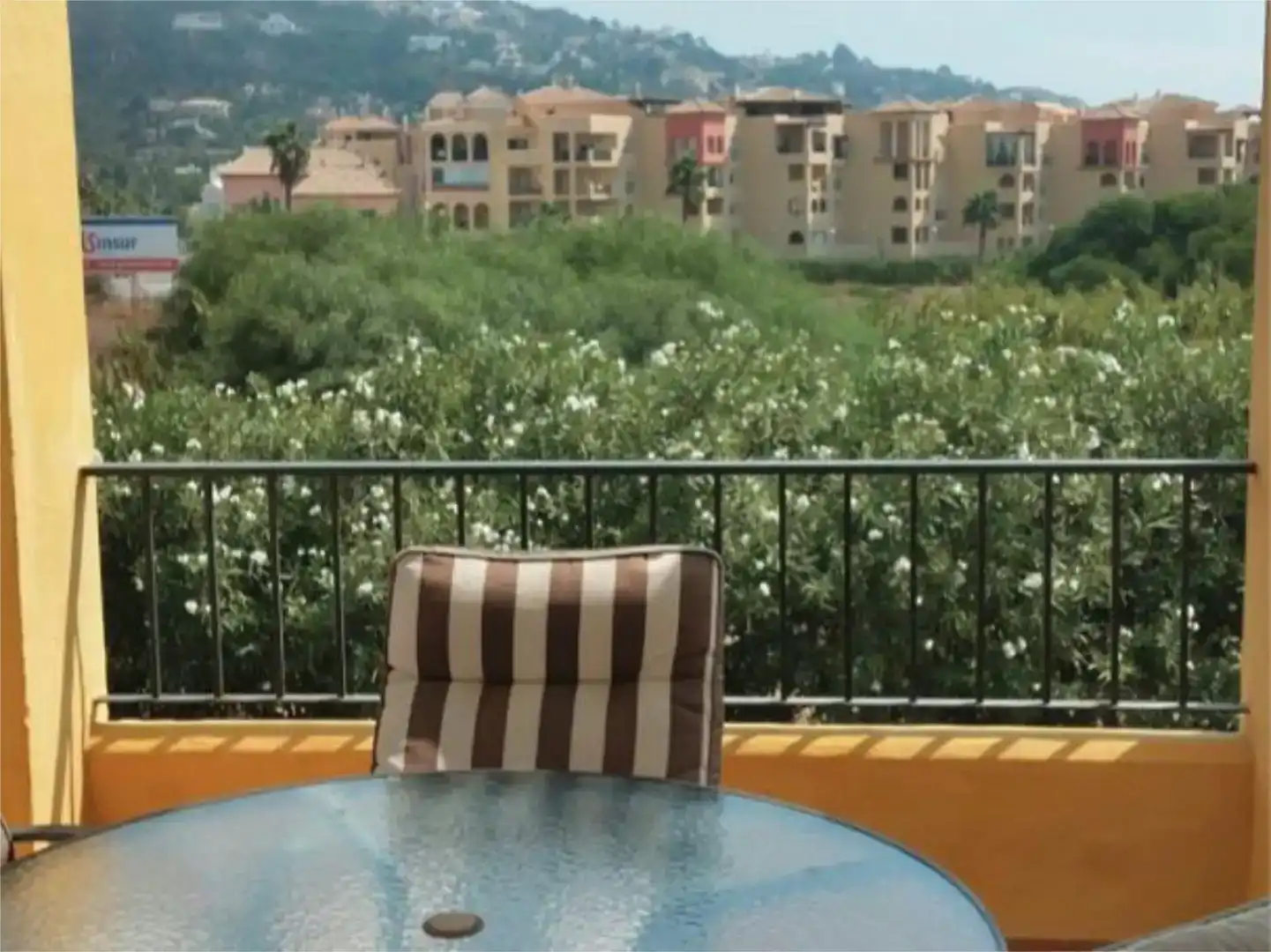 Terrasse von Wohnungen zur Miete in Zahara de los Atunes mit Klimaanlage, Schwimmbad und Balkon
