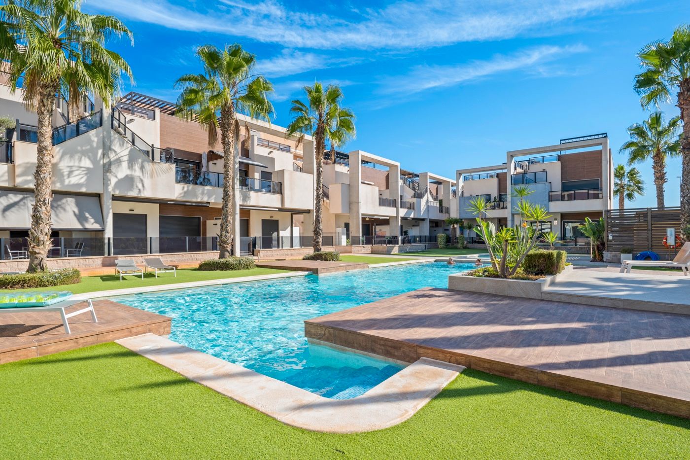 Vista exterior de Apartament en venda en Guardamar del Segura amb Terrassa