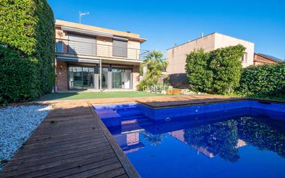 Piscina de Casa o xalet en venda en Matadepera amb Aire condicionat, Calefacció i Jardí privat