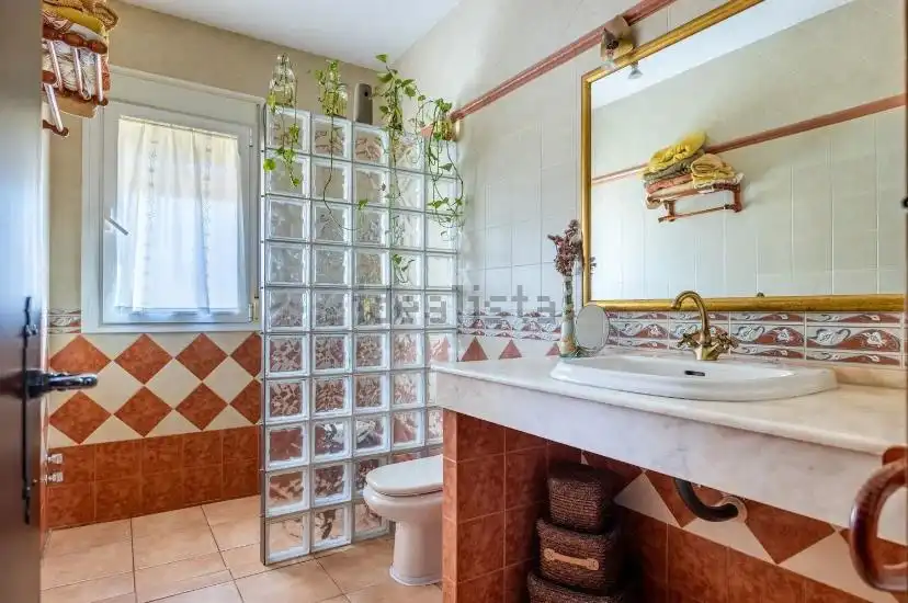 Baño de Casa o chalet en venta en Olivares con Aire acondicionado, Calefacción y Jardín privado