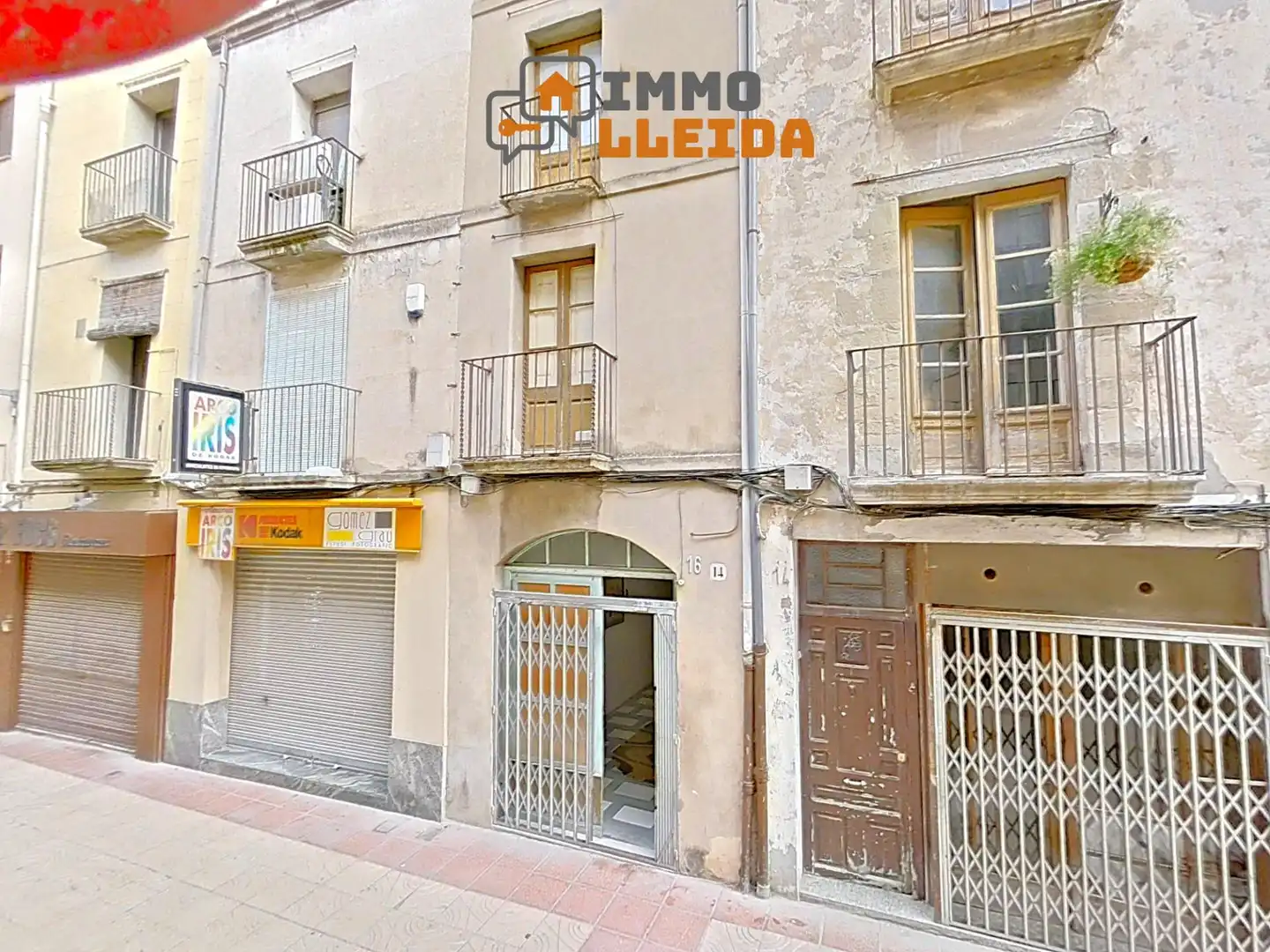 Vista exterior de Casa adosada en venda en Cervera, Lleida