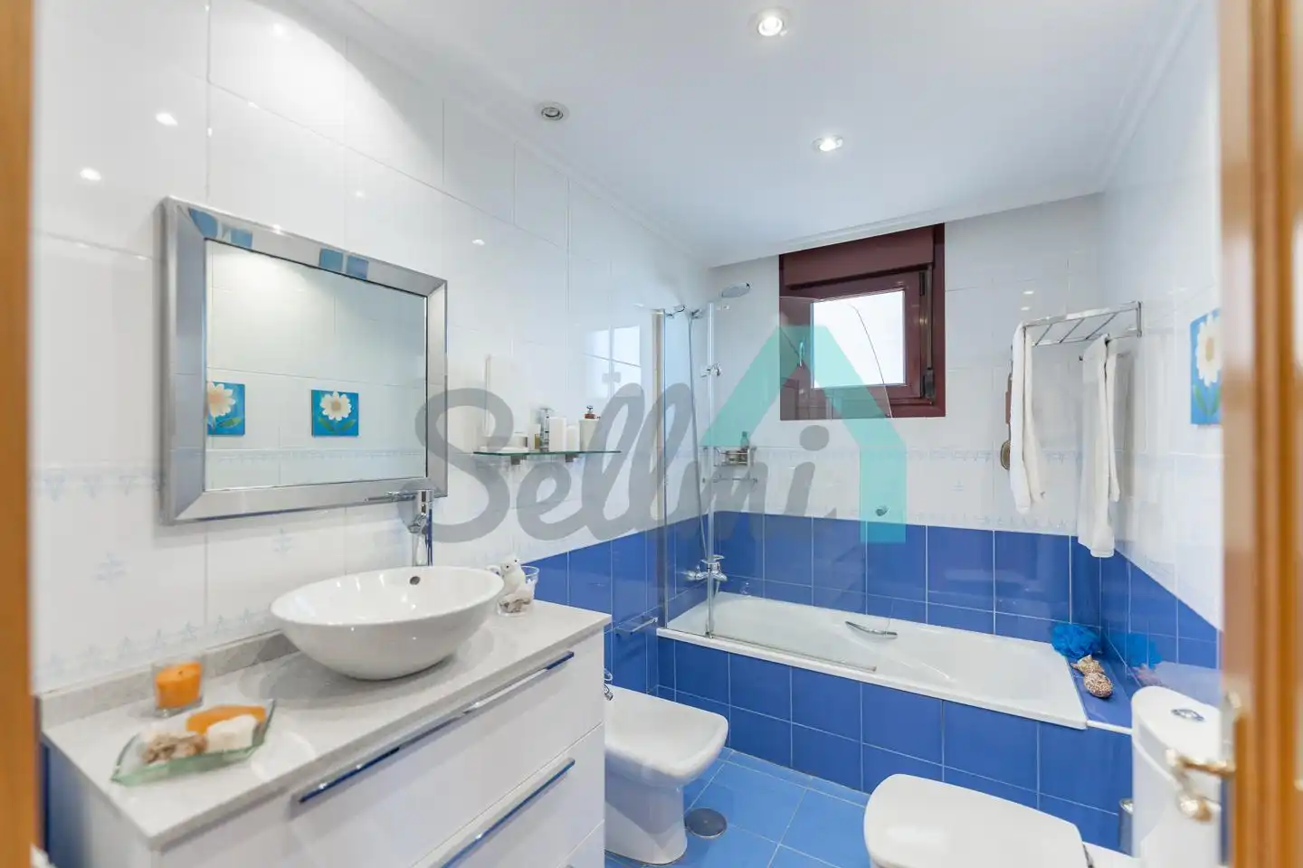 Baño de Piso en venta en Oviedo  con Calefacción, Parquet y Trastero