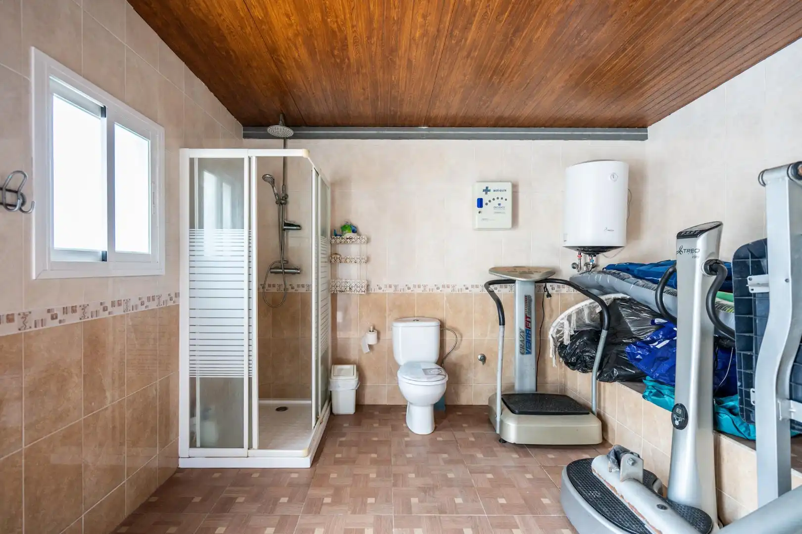 Bathroom of Houses for sale in Chiclana de la Frontera  with Air Conditioner, Heating and Private garden
