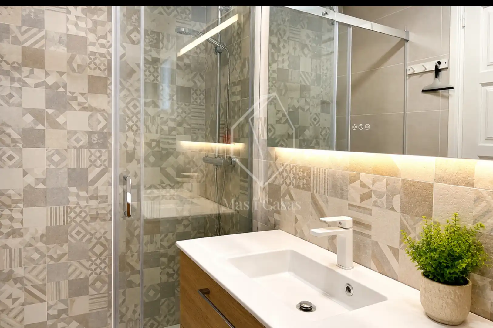 Bany de Casa o xalet en venda en L'Escala amb Aire condicionat, Calefacció i Jardí privat
