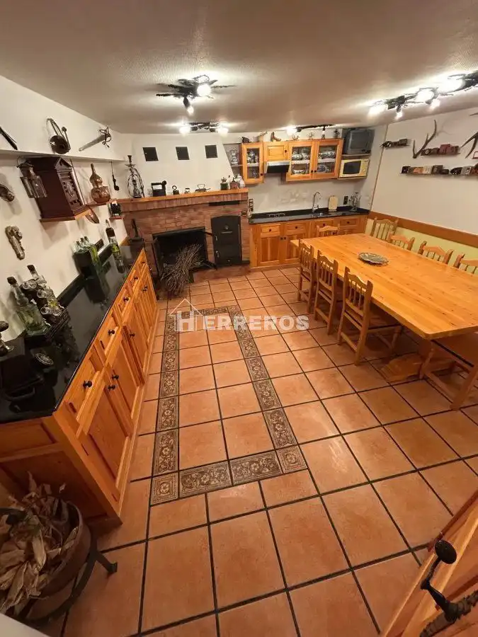 Cocina de Casa adosada en venta en Baños de Río Tobía con Aire acondicionado, Calefacción y Parquet