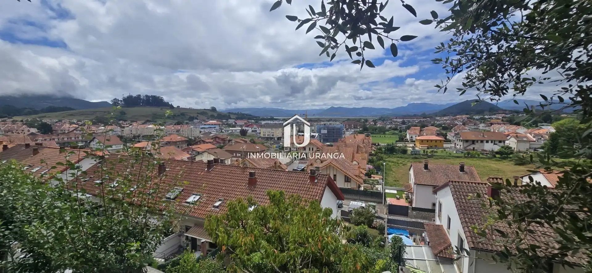Vista exterior de Casa o chalet en venta en Argoños  con Calefacción, Jardín privado y Terraza
