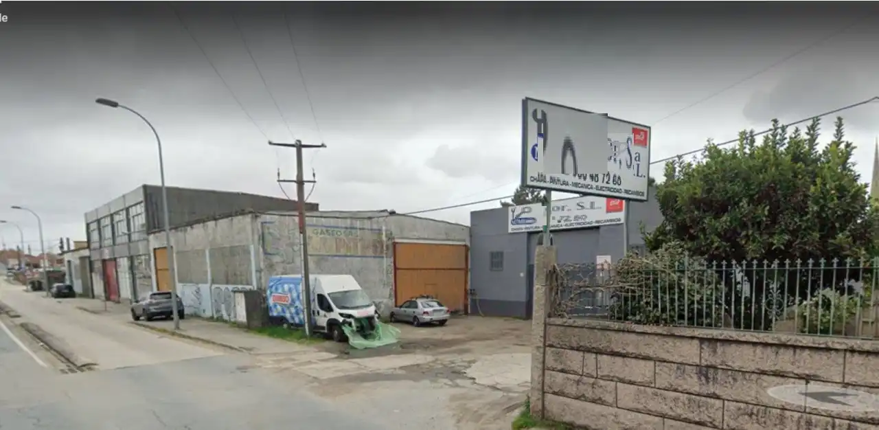 Vista exterior de Nave industrial en venta en Redondela