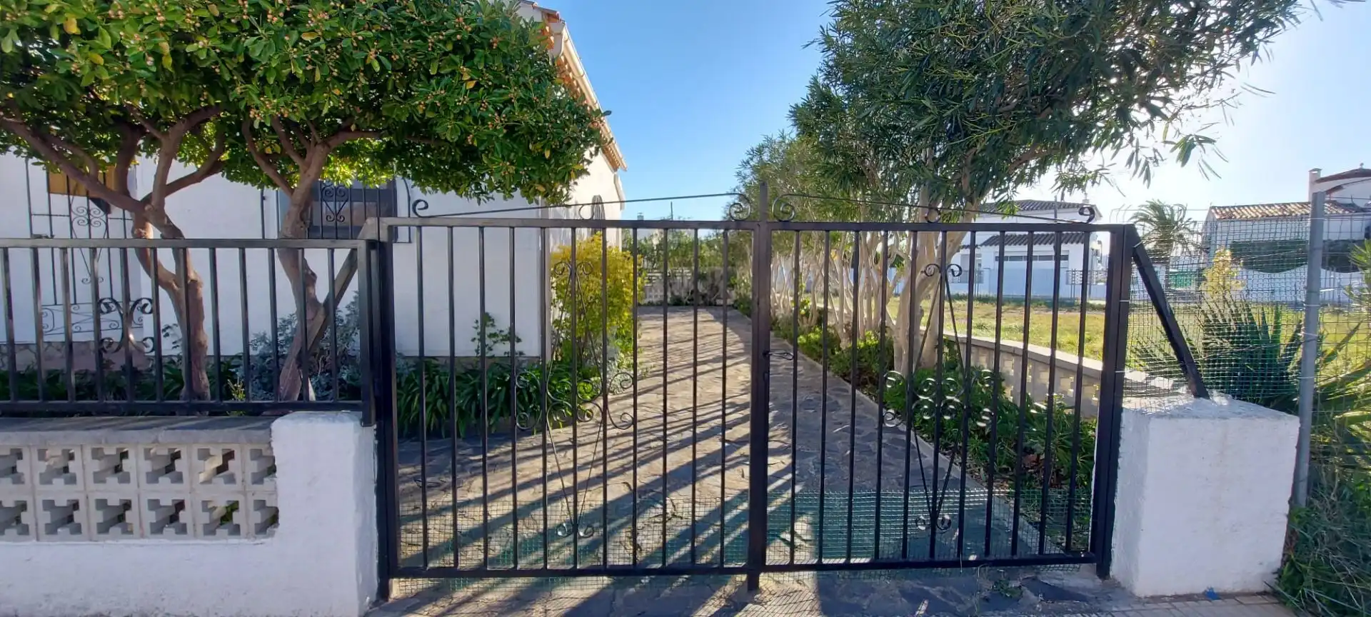 Exterior view of Houses for sale in Roses  with Air Conditioner, Heating and Private garden