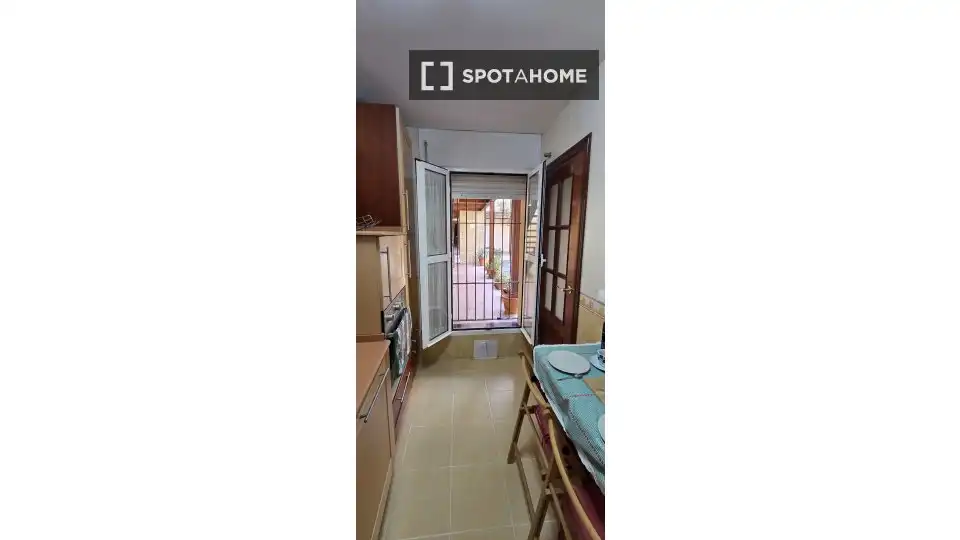 Vista exterior de Apartament per a compartir en Sevilla amb Aire condicionat, Terrassa i Moblat