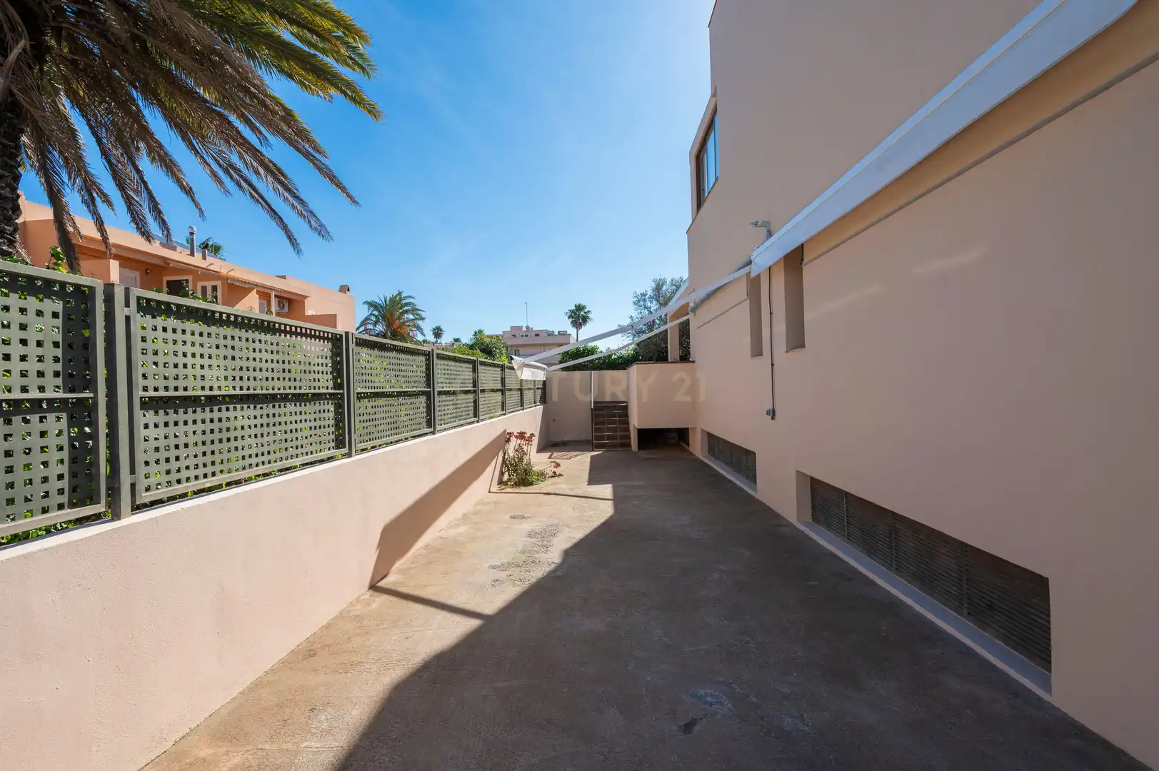 Außenansicht von Wohnungen zum Verkauf in Sant Josep de sa Talaia mit Abstellraum und Balkon