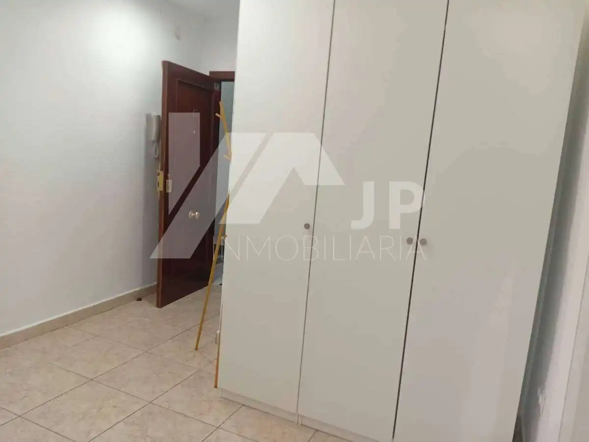 Wohnung zur Miete in Calle Buensuceso, Centro - Sagrario