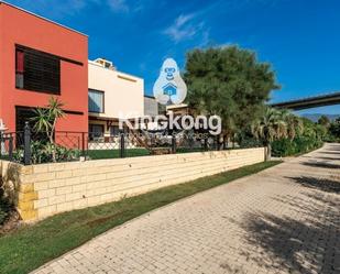 Vista exterior de Casa o xalet en venda en Benahavís amb Aire condicionat, Terrassa i Piscina