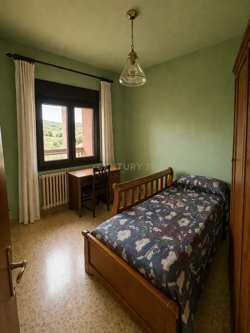 Dormitori de Casa o xalet en venda en Cáceres amb Jardí privat i Piscina
