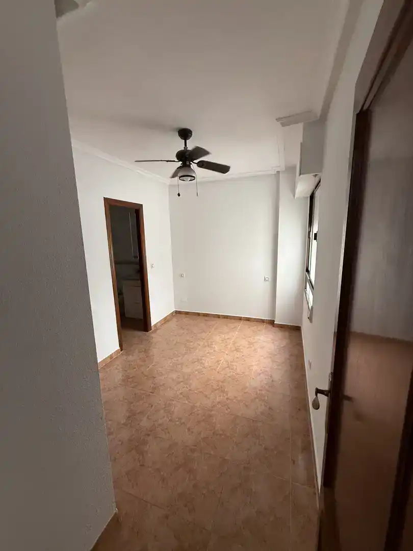 Dormitori de Pis en venda en Torrevieja amb Aire condicionat i Balcó