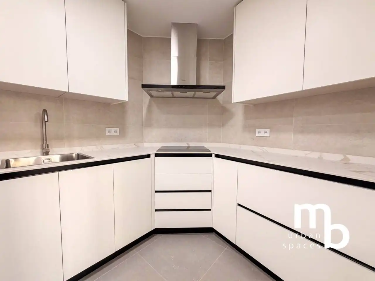 Kitchen of Flat for rent in Fuencarral - El Pardo