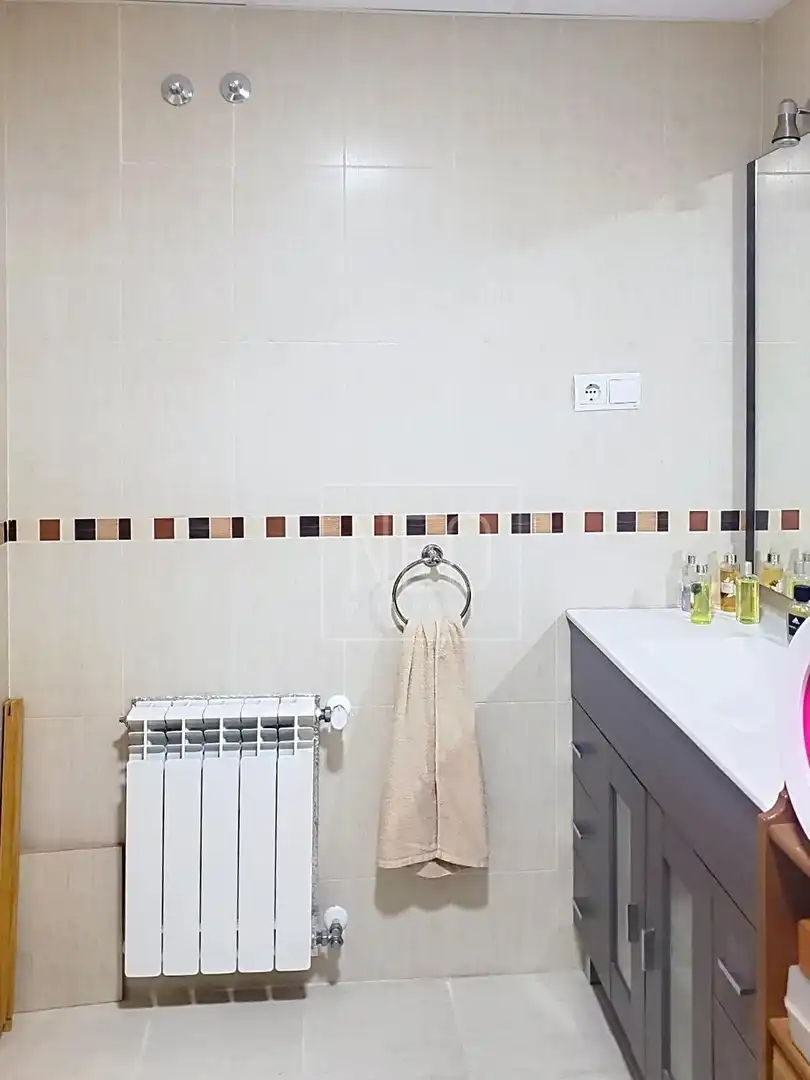 Baño de Piso en venta en Seseña con Aire acondicionado, Jardín privado y Terraza