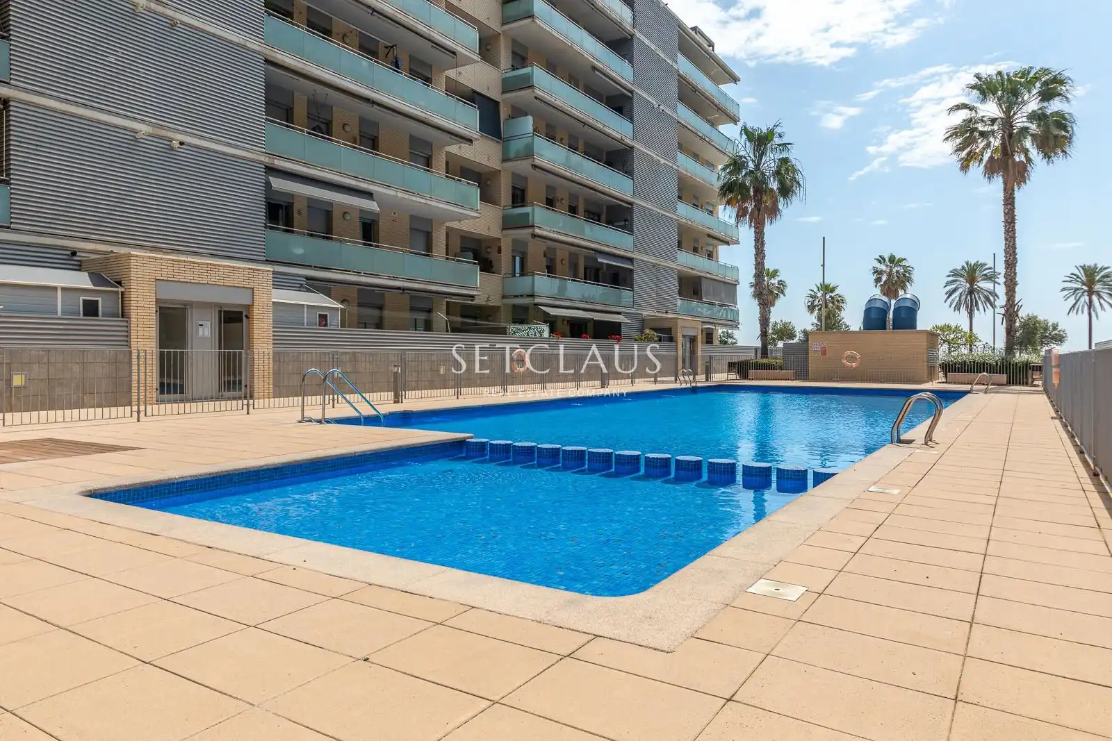 Schwimmbecken von Wohnung zum Verkauf in Badalona mit Klimaanlage, Heizung und Terrasse