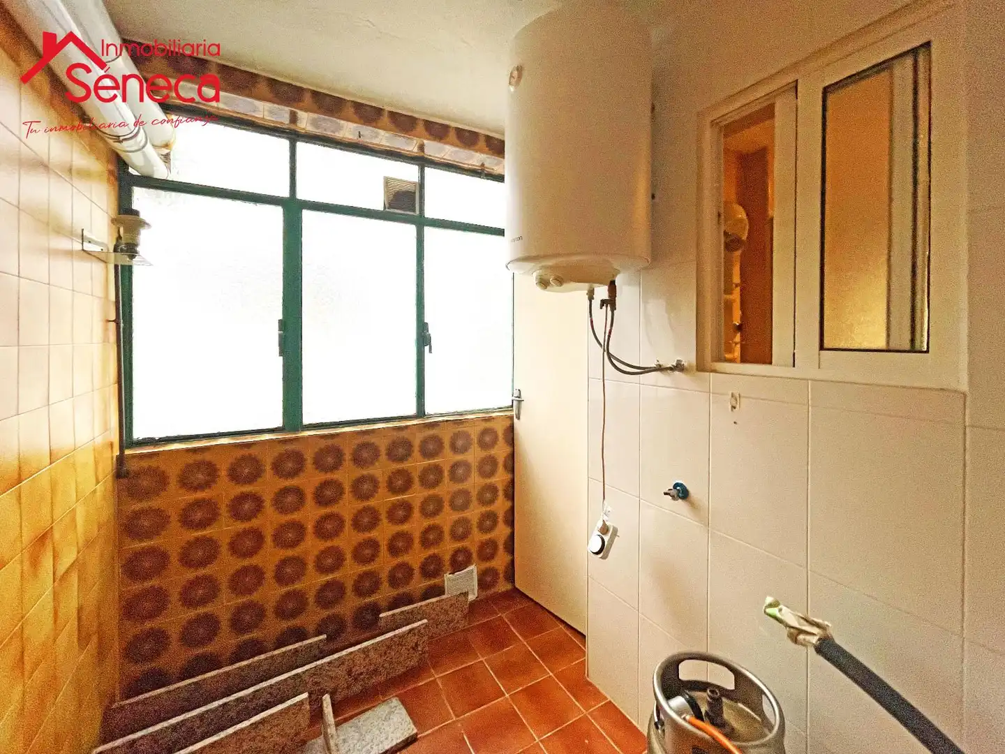 Bathroom of Flat for sale in Córdoba  with Air Conditioner and Heating