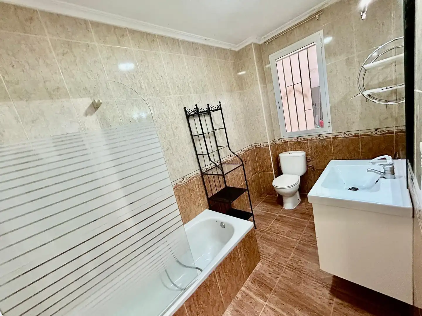 Bathroom of Ground floor for sale in Valencia