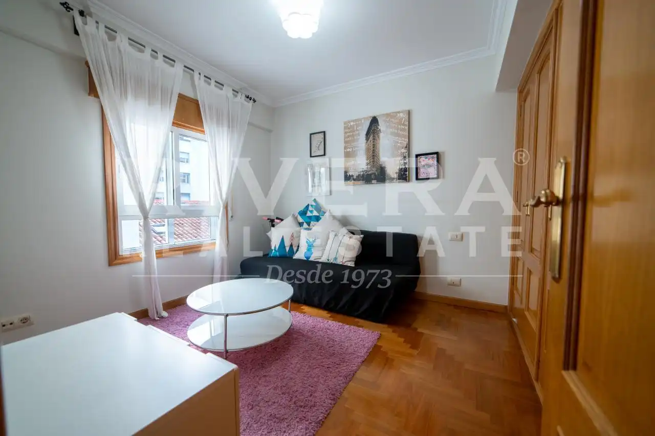 Habitación de Piso en venta en Vigo  con Calefacción, Parquet y Terraza