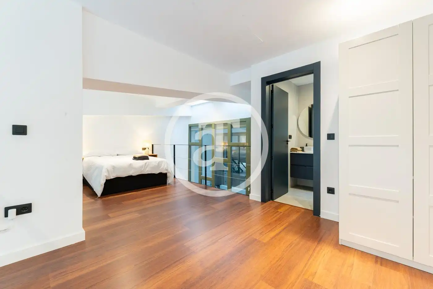 Dormitori de Dúplex de lloguer en Madrid amb Aire condicionat, Calefacció i Moblat